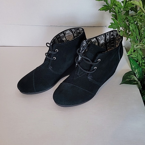 Toms Suede Desert Wedge Lace Up Bootie Black Size W11 - Picture 6 of 10
